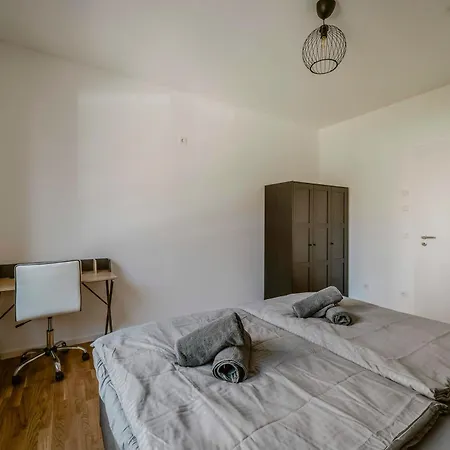 Exquis Artistic 2Br-Apartment Artdeco I Balcony Garden I Family-Friendly I Parking I Home Office Appartement *