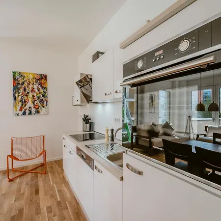 Exquis Artistic 2Br-Apartment Artdeco I Balcony Garden I Family-Friendly I Parking I Home Office