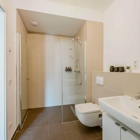 Exquis Artistic 2Br-Apartment Artdeco I Balcony Garden I Family-Friendly I Parking I Home Office