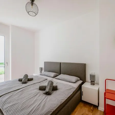 Exquis Artistic 2Br-Apartment Artdeco I Balcony Garden I Family-Friendly I Parking I Home Office