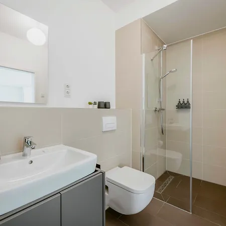 Exquis Artistic 2Br-Apartment Artdeco I Balcony Garden I Family-Friendly I Parking I Home Office